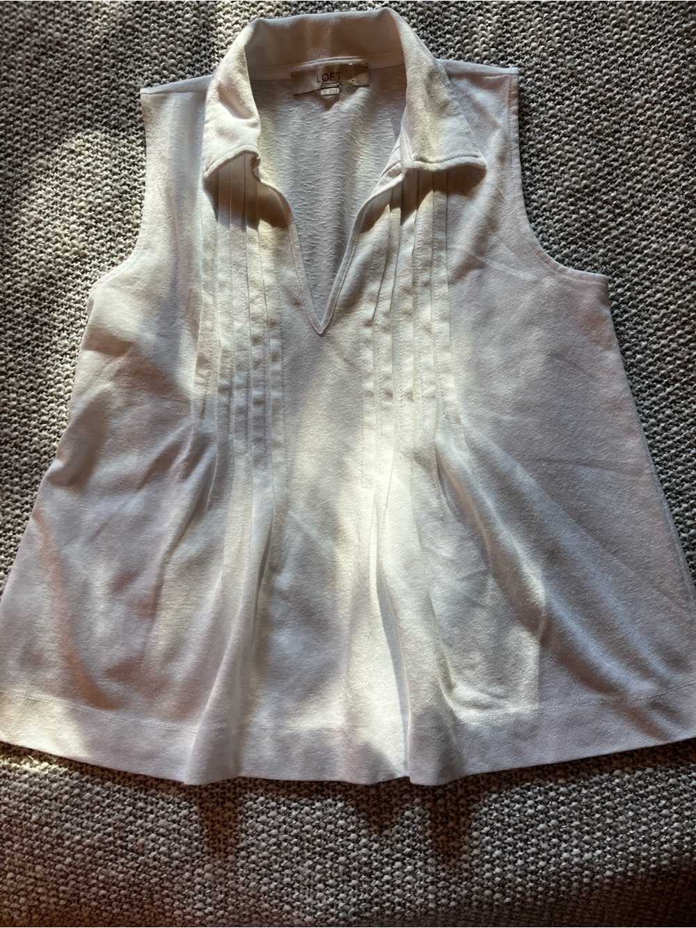 LOFT Crisp White Sleeveless Collared V-Neck Pintuck Top in Women’s Size XS